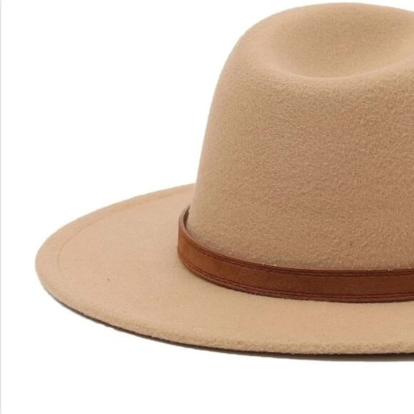 NWT  Fedora Hat Womens Tan Wide Brim Hat Faux Leather Buckle Trim - Picture 2 of 5
